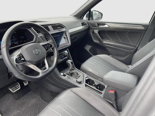 Opal White Pearl Effect 2023 Volkswagen Tiguan 2.0T SE R-Line Black