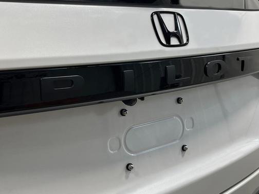 Platinum White Pearl 2026 Honda Pilot Elite