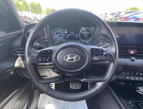 Metal 2025 Hyundai ELANTRA HEV SEL