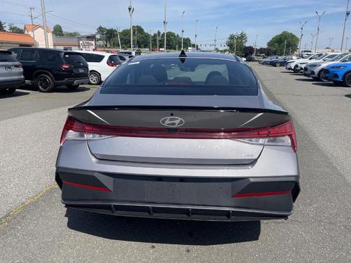 Metal 2025 Hyundai ELANTRA HEV SEL