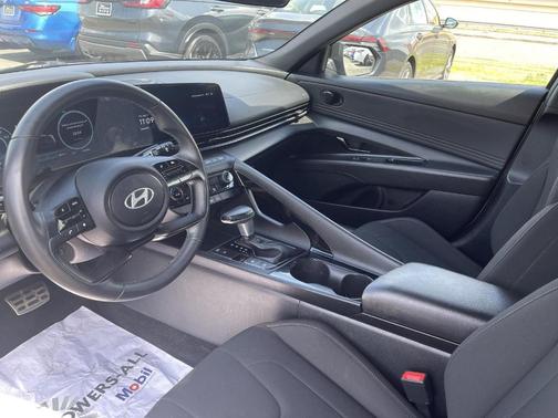 Metal 2025 Hyundai ELANTRA HEV SEL