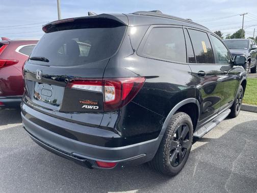Crystal Black Pearl 2022 Honda Pilot TrailSport