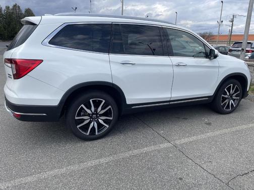 Platinum White Pearl 2022 Honda Pilot Touring 7-Passenger