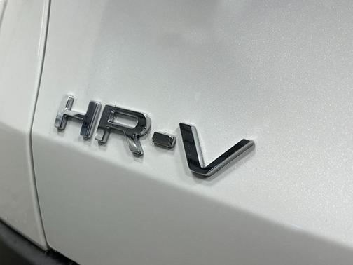 Platinum White Pearl 2026 Honda HR-V LX