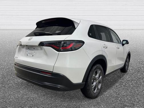 Platinum White Pearl 2026 Honda HR-V LX