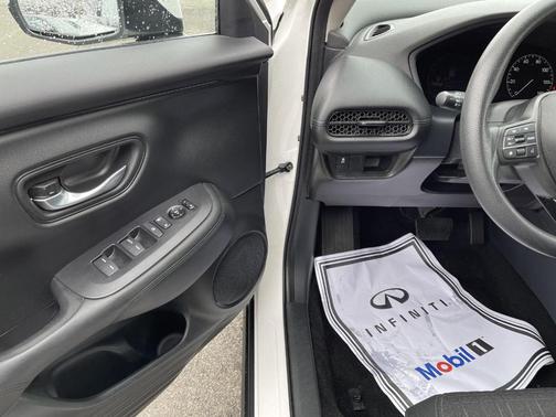 Platinum White Pearl 2023 Honda HR-V LX