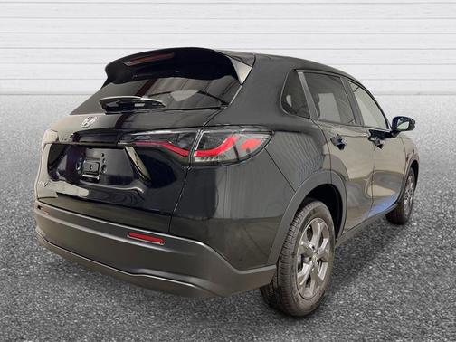 Crystal Black Pearl 2026 Honda HR-V LX