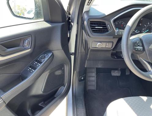 Iconic Silver 2022 Ford Escape SE