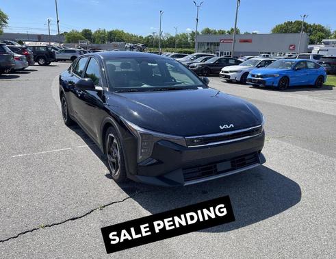 Aurora Black Pearl 2025 Kia K4 EX