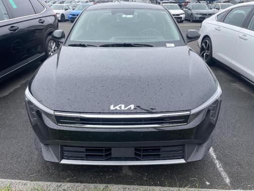 Aurora Black Pearl 2025 Kia K4 EX