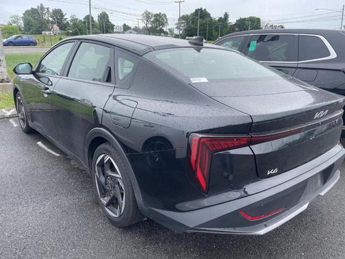 Aurora Black Pearl 2025 Kia K4 EX