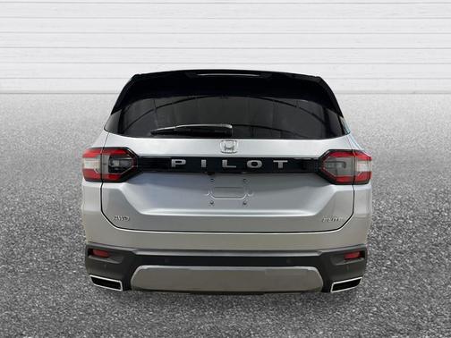 Solar Silver Metallic 2026 Honda Pilot Elite