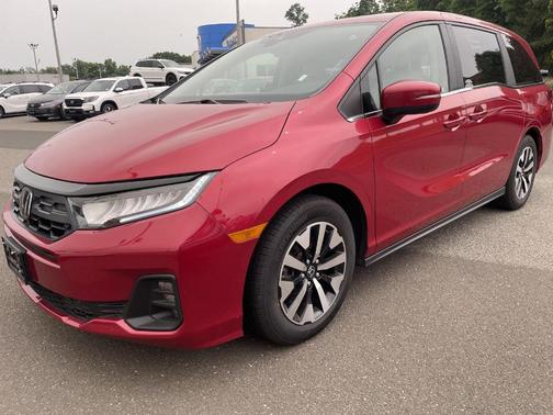 Radiant Red Metallic II 2025 Honda Odyssey EX-L