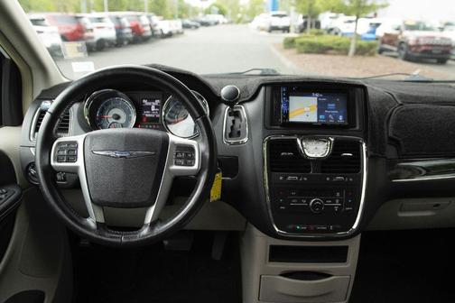 2015 Chrysler Town & Country Touring-L