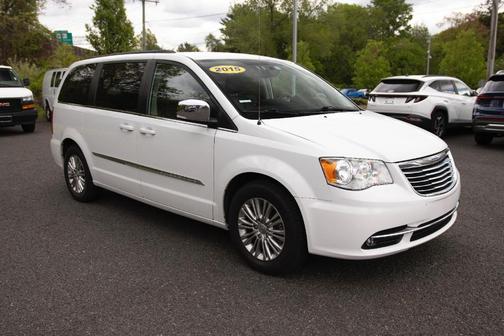 2015 Chrysler Town & Country Touring-L