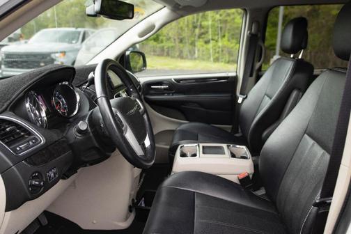2015 Chrysler Town & Country Touring-L