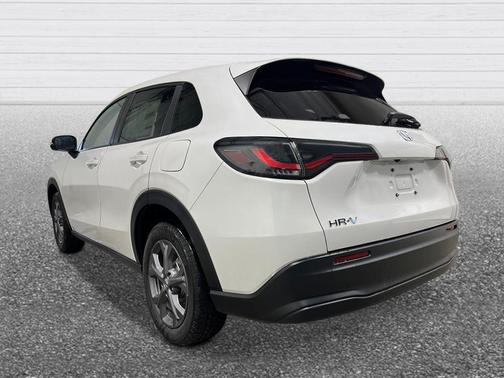 Platinum White Pearl 2027 Honda HR-V LX