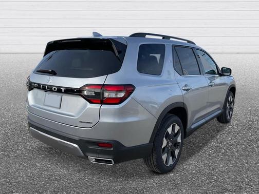 Solar Silver Metallic 2026 Honda Pilot Touring