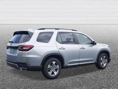 Solar Silver Metallic 2026 Honda Pilot EX-L
