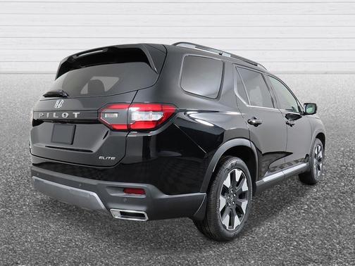 Crystal Black Pearl 2026 Honda Pilot Elite