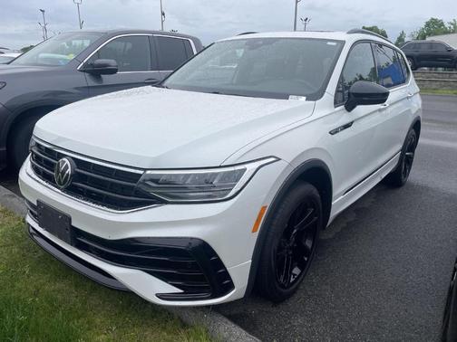 Opal White Pearl Effect 2023 Volkswagen Tiguan 2.0T SE R-Line Black