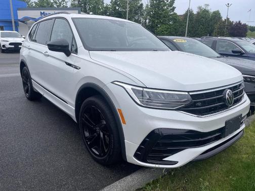 Opal White Pearl Effect 2023 Volkswagen Tiguan 2.0T SE R-Line Black