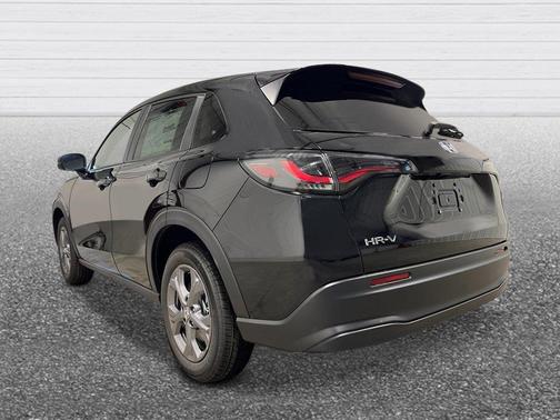 Crystal Black Pearl 2027 Honda HR-V LX