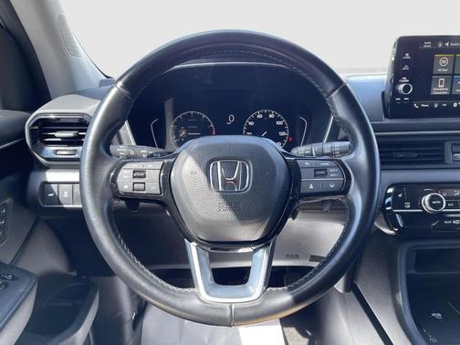 Platinum White Pearl 2023 Honda Pilot EX-L 7-Passenger