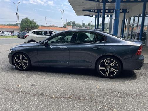 2019 Volvo S60 T6 R-Design