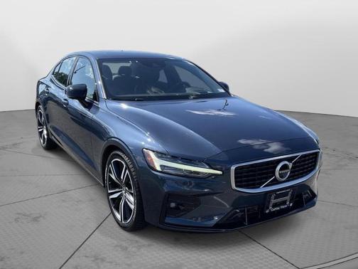 2019 Volvo S60 T6 R-Design