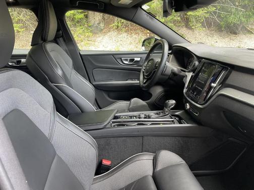 2019 Volvo S60 T6 R-Design