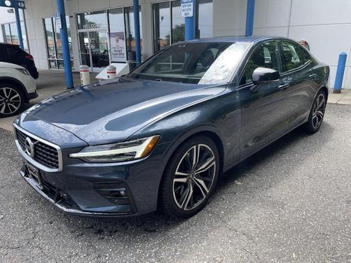 2019 Volvo S60 T6 R-Design