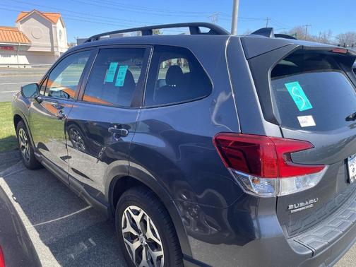 Magnetite Gray Metallic 2022 Subaru Forester Premium