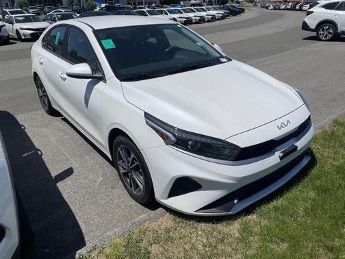 Snow White Pearl 2023 Kia Forte LXS