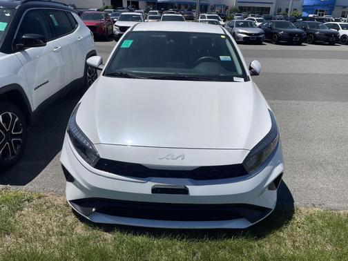Snow White Pearl 2023 Kia Forte LXS