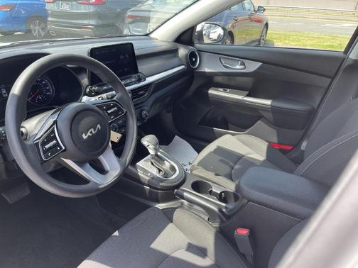 Snow White Pearl 2023 Kia Forte LXS