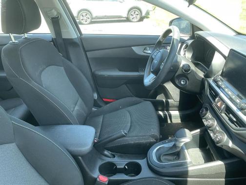 Snow White Pearl 2023 Kia Forte LXS