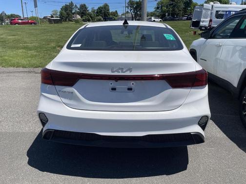 Snow White Pearl 2023 Kia Forte LXS