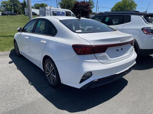 Snow White Pearl 2023 Kia Forte LXS