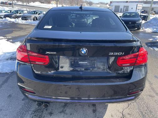 2018 BMW 330 i xDrive