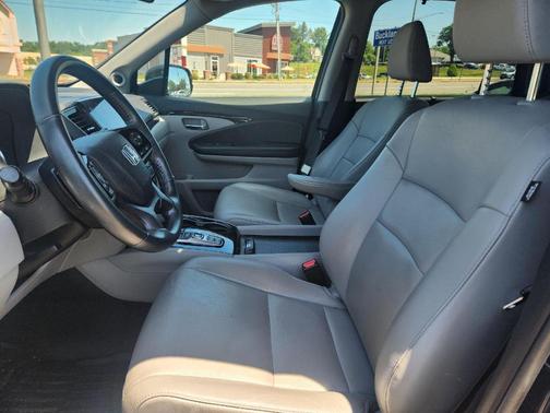 2022 Honda Pilot Touring 7-Passenger