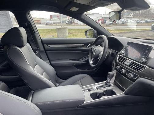Crystal Black Pearl 2022 Honda Accord Sport 1.5T