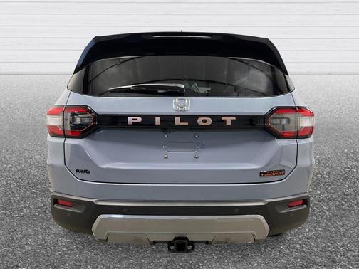 Sonic Gray Pearl 2026 Honda Pilot TrailSport