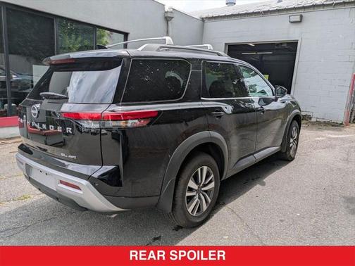 2025 Nissan Pathfinder SL 4WD