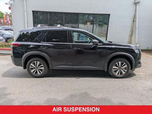 2025 Nissan Pathfinder SL 4WD