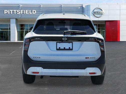 2025 Nissan Kicks SR