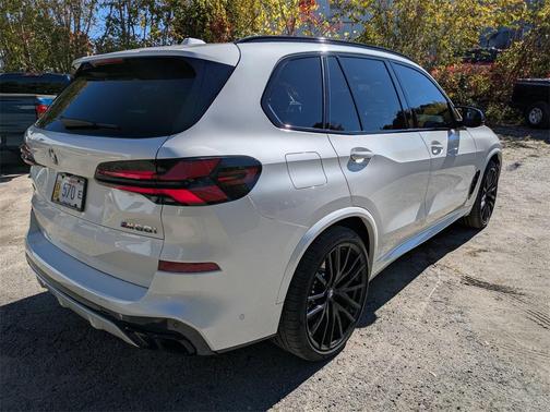 2025 BMW X5 M60i