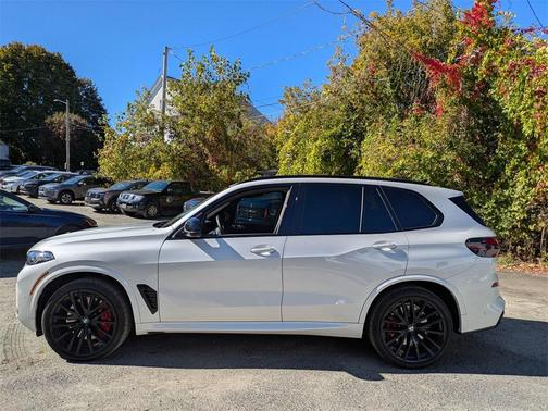 2025 BMW X5 M60i