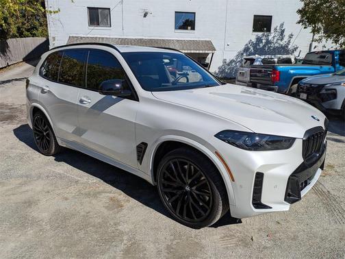 2025 BMW X5 M60i