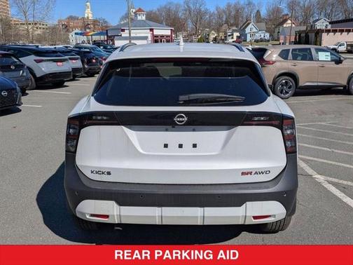 2025 Nissan Kicks SR